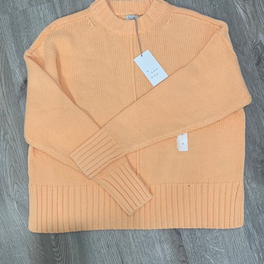 Women’s Sweater NWT